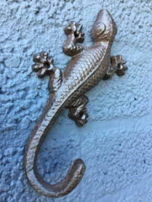 1 Salamander - lizard made of cast iron, brown